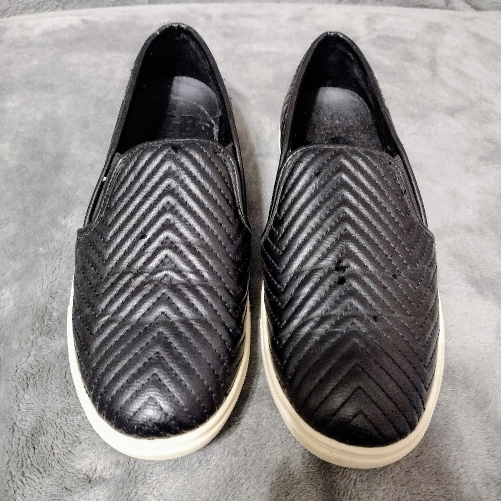 Gianni Bini black slip ons